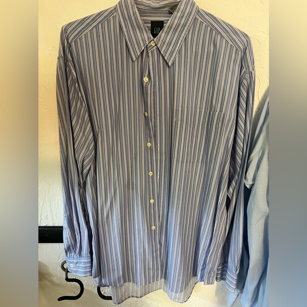 Gap button up